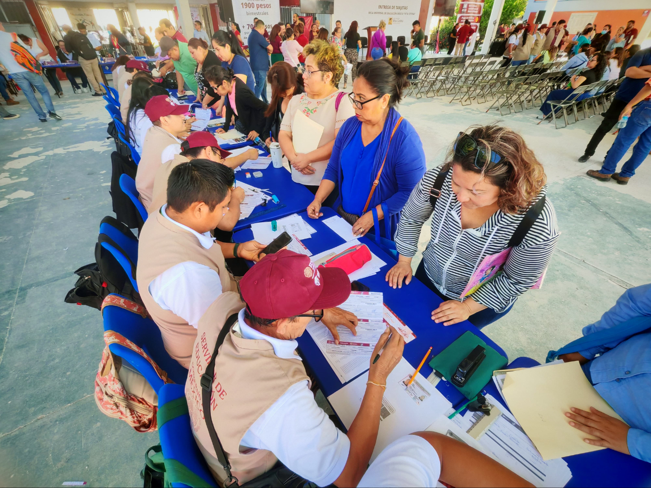 Arranca la entrega de becas Rita Cetina en Campeche con 600 tarjetas para estudiantes