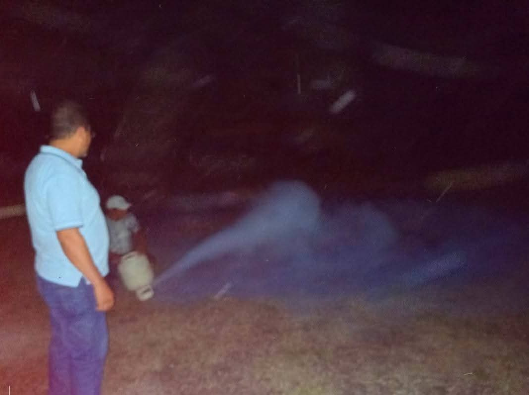 Los bomberos aseguraron el tanque y lo trasladaron a un lugar deshabitado para liberar el gas sin peligro Los bomberos aseguraron el tanque y lo trasladaron a un lugar deshabitado para liberar el gas sin peligro