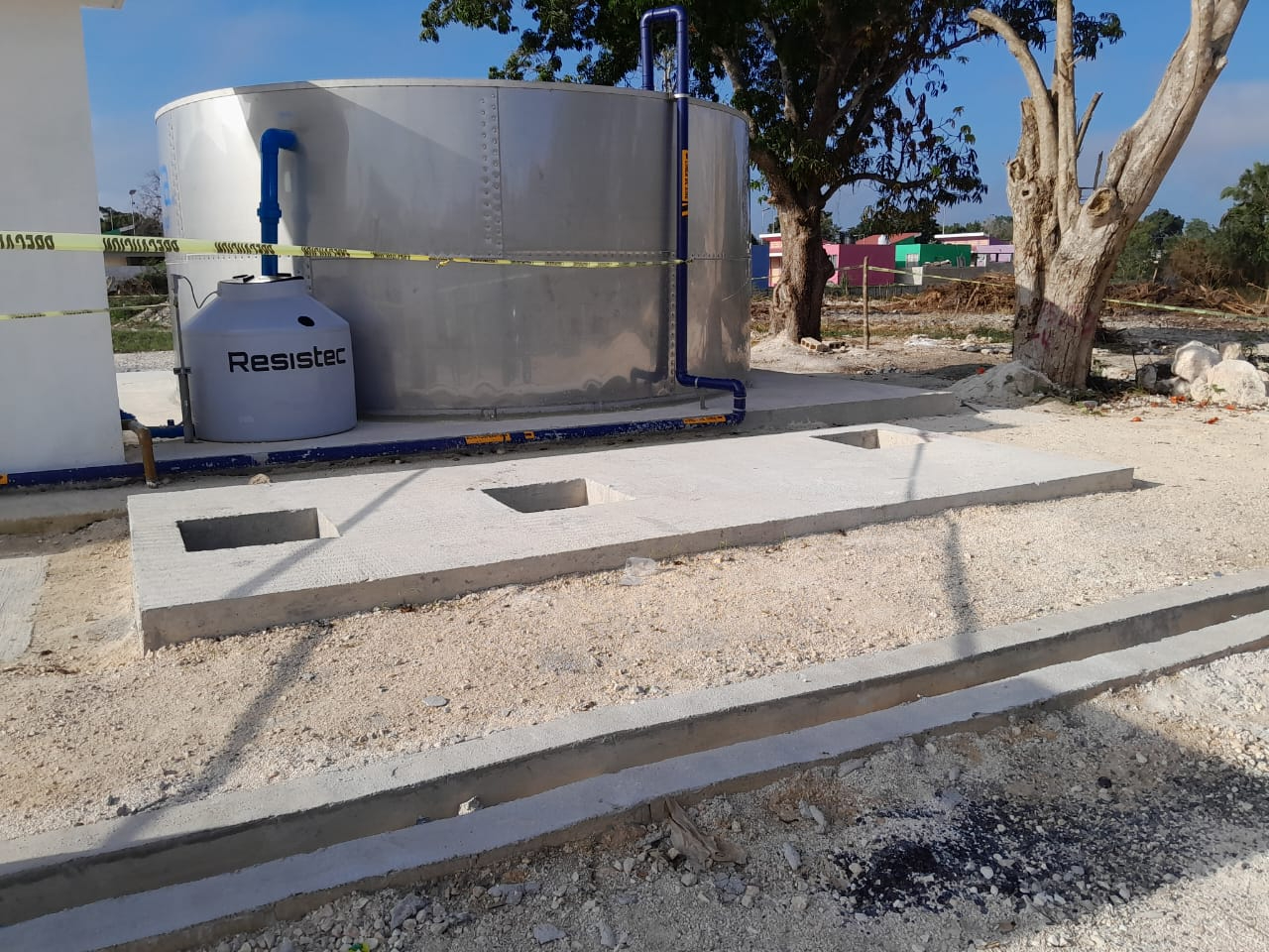 Menor cae en cárcamo de aguas residuales en Escárcega; se encuentra hospitalizado