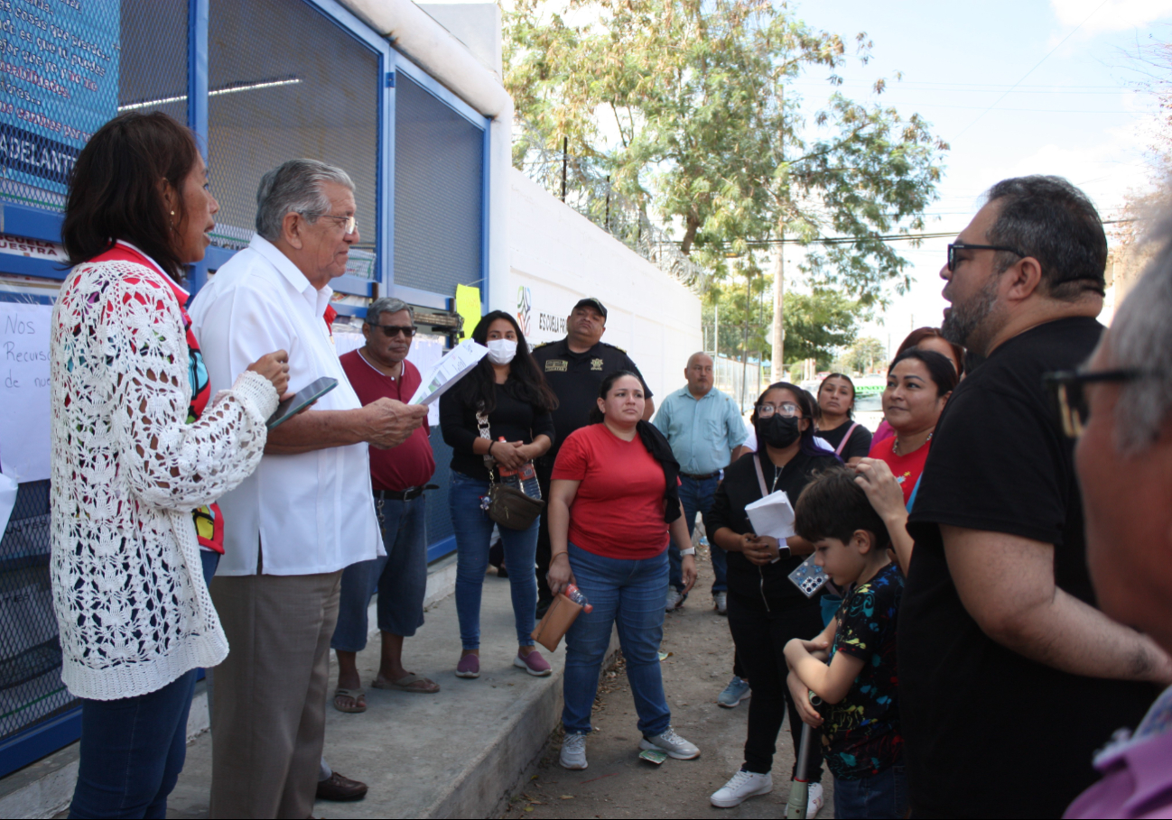  Cierran una primaria  en Mérida para exigir cuentas  claras sobre los recursos federales