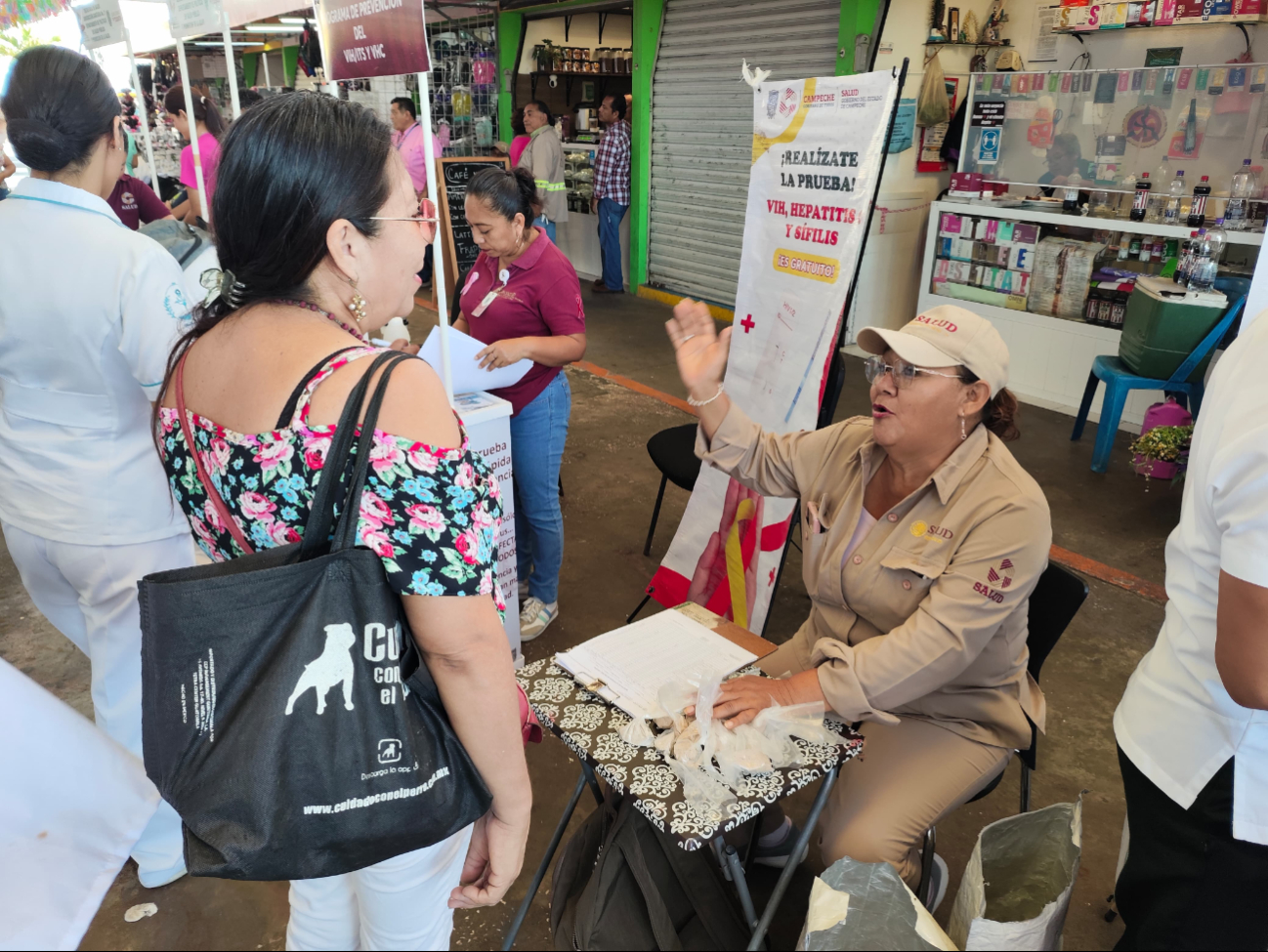 "Salud en Tu Barrio" acerca servicios de salud y promueve la prevención del cáncer "Salud en Tu Barrio" acerca servicios de salud y promueve la prevención del cáncer