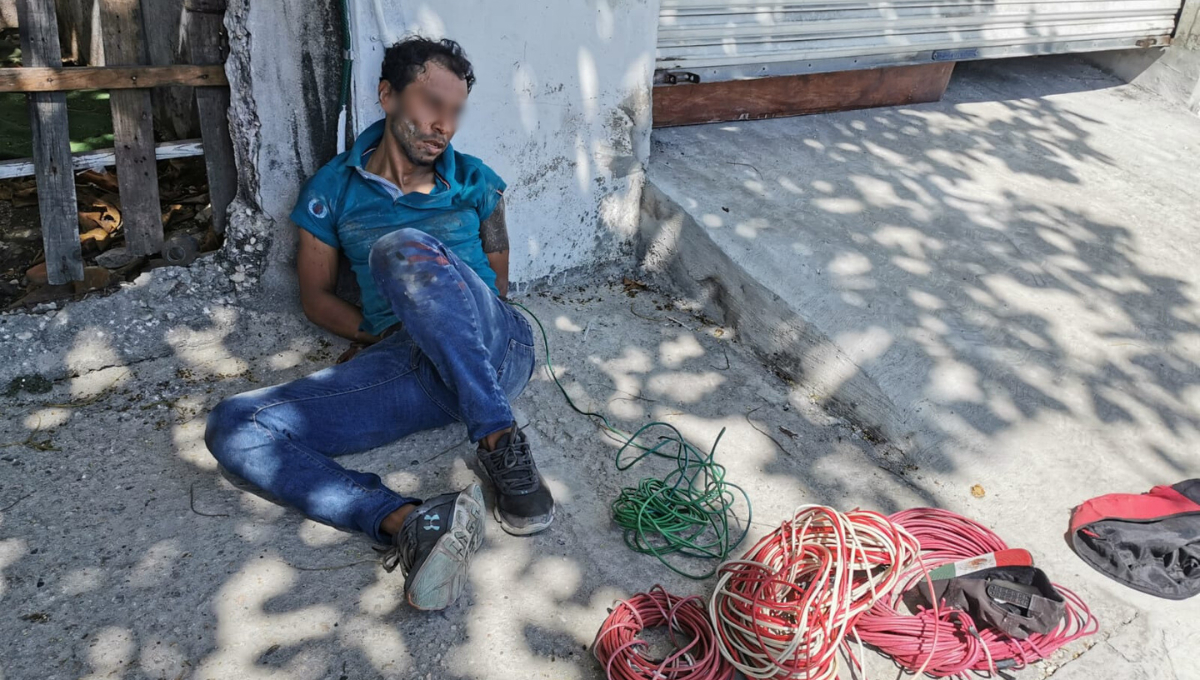  Golpean y amarran a presunto ladrón en la Colonia Salitral, en Ciudad del Carmen
