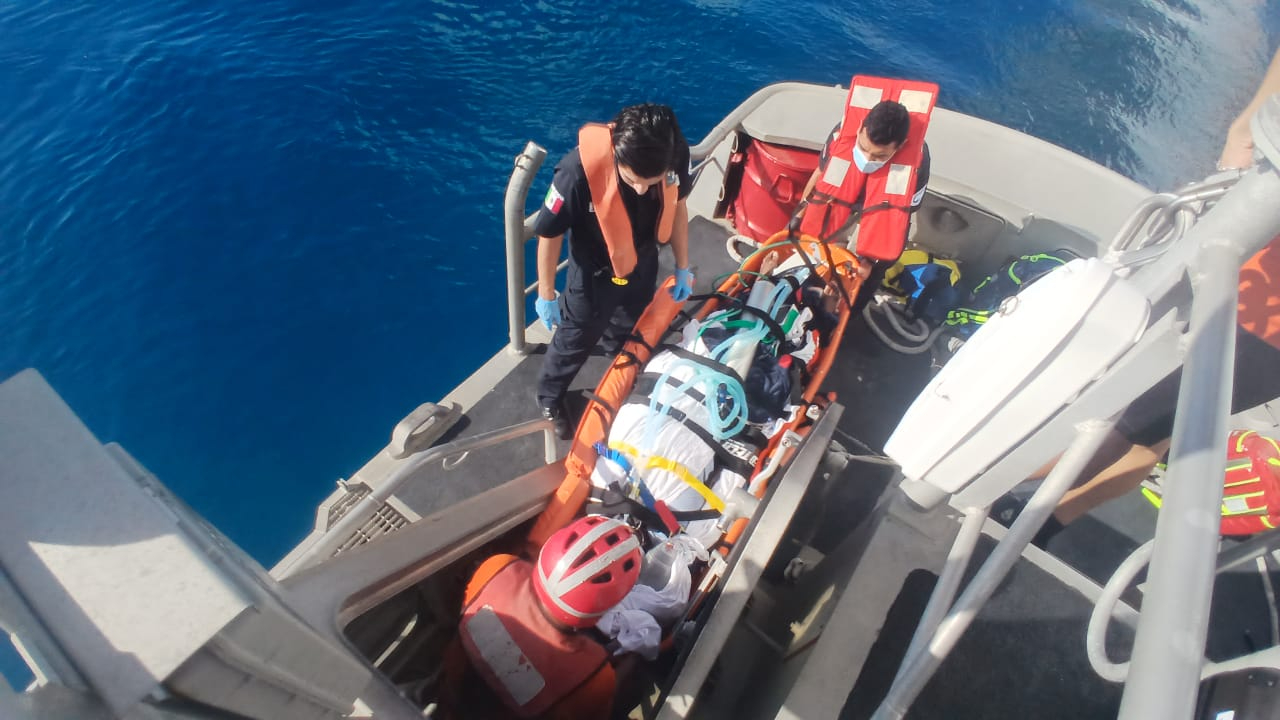 La paciente se encontraba en la embarcación, a unos metros de Isla Mujeres La paciente se encontraba en la embarcación, a unos metros de Isla Mujeres