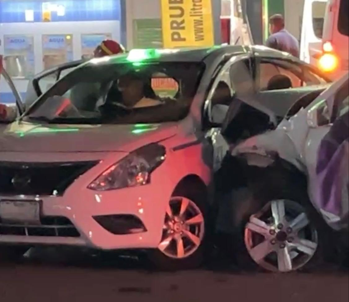 Un taxi recibió parte del impacto. Un taxi recibió parte del impacto.