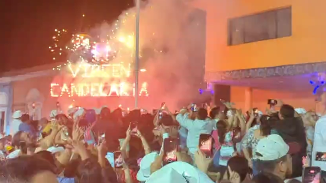 La música y el baile llenaron la noche de tradición y alegría La música y el baile llenaron la noche de tradición y alegría