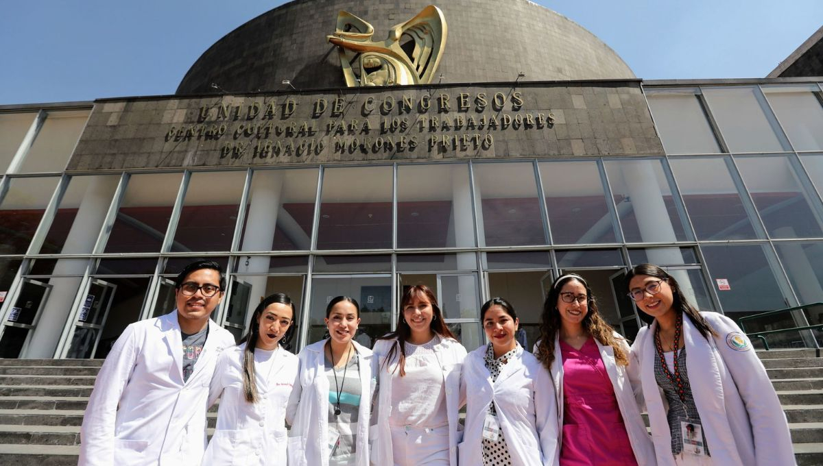 IMSS lanza convocatoria 2025 para médicos especialistas: fechas, requisitos y especialidades