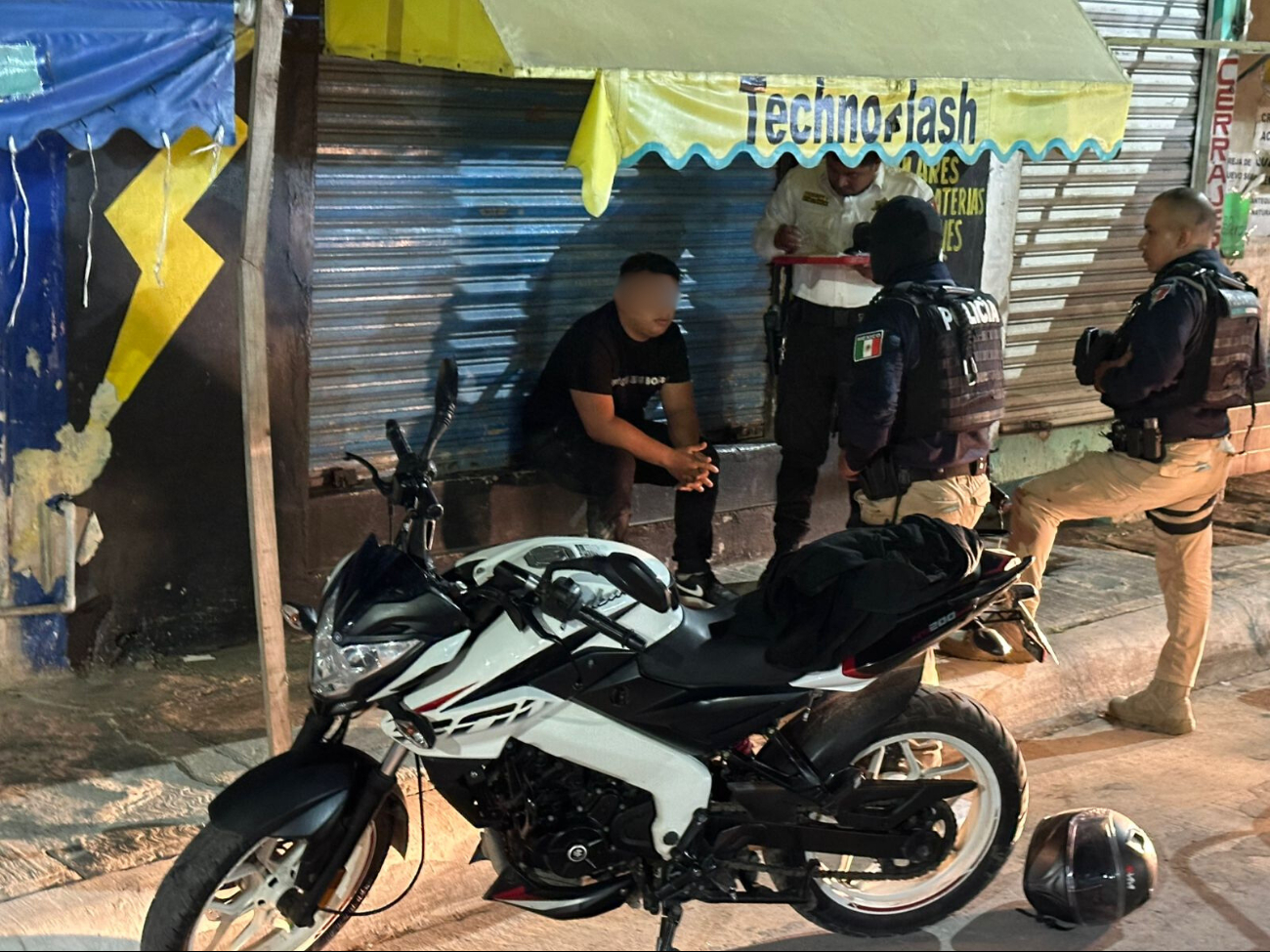 Los motociclistas huyeron al ver las patrullas, provocando una persecución por varias avenidas Los motociclistas huyeron al ver las patrullas, provocando una persecución por varias avenidas