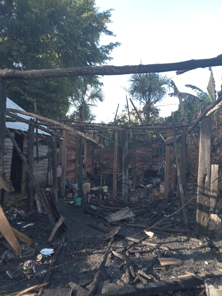 Fuego consume por completo una vivienda en la comunidad Petcacab en Felipe Carrillo Puerto