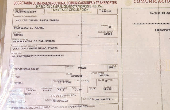 La póliza y la tarjeta de circulación están a nombre de José del Carmen Ramos Flores. La póliza y la tarjeta de circulación están a nombre de José del Carmen Ramos Flores.