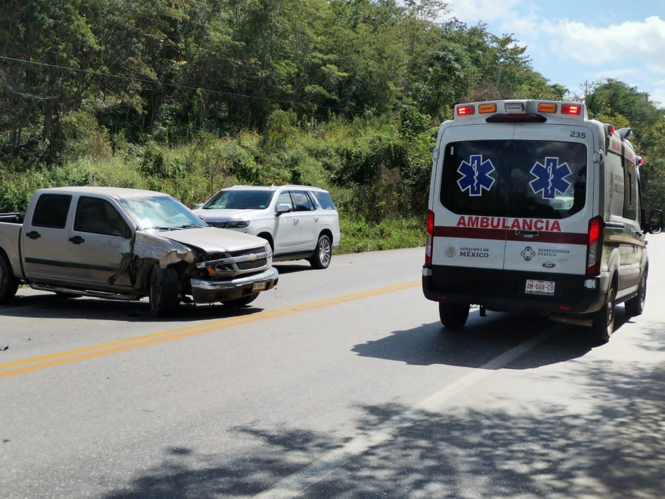Dos personas lesionadas  en choque de camionetas en la Escárcega-Champotón 