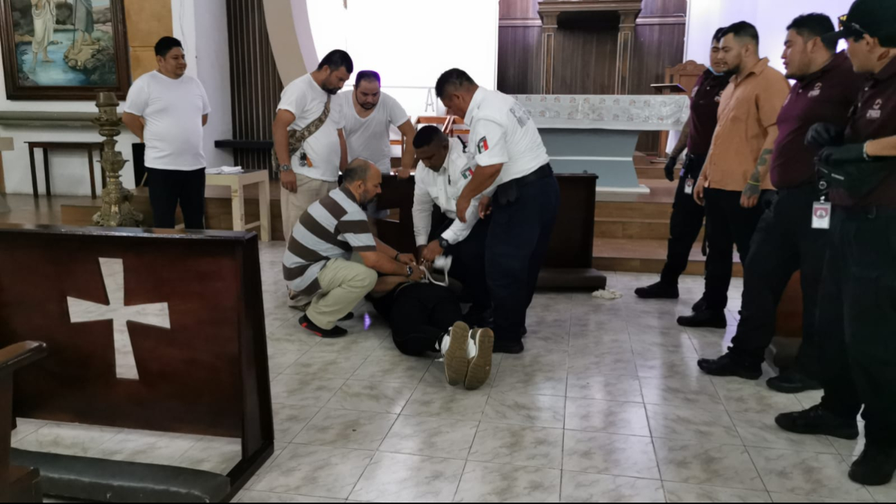 Aseguran a hombre dentro de iglesia en Campeche Aseguran a hombre dentro de iglesia en Campeche