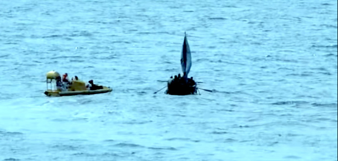 Los migrantes fueron avistados por la tripulación de un crucero; estaban desnutridos y agotados Los migrantes fueron avistados por la tripulación de un crucero; estaban desnutridos y agotados