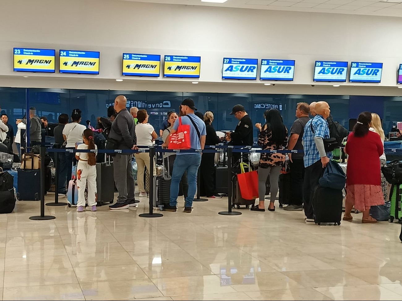 Pese al cielo nublado, el aeropuerto de Mérida opera sin vuelos demorados