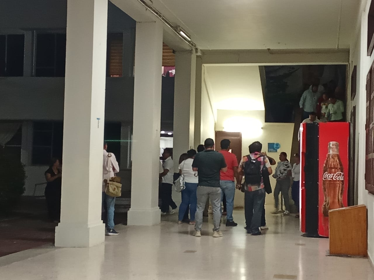 Los docentes han esperado varios días para entablar conversaciones para discutir la problemática. Los docentes han esperado varios días para entablar conversaciones para discutir la problemática.