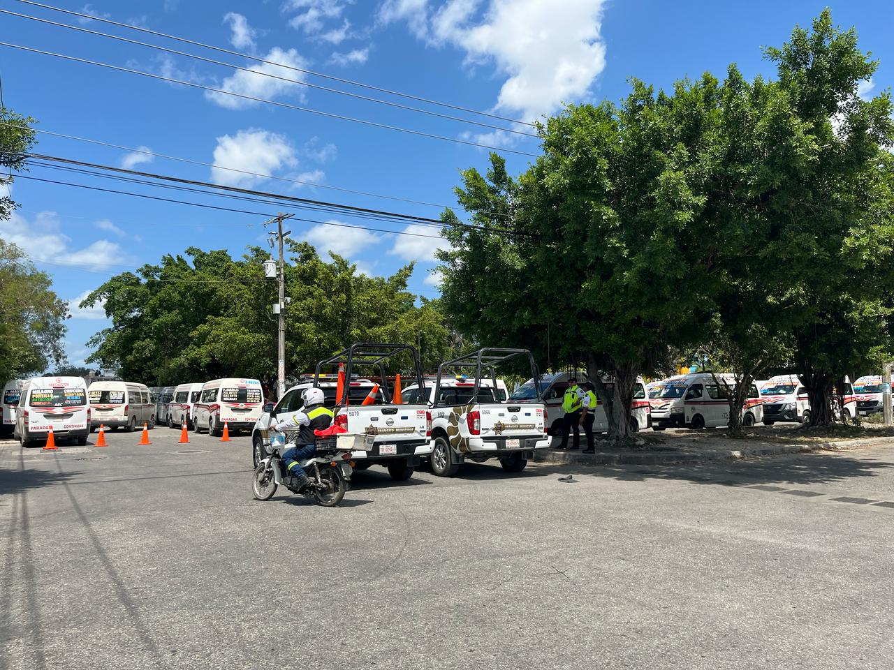 Operadores  de transporte público de Cancún realizan manifestaciones ante nuevo cobro semanal