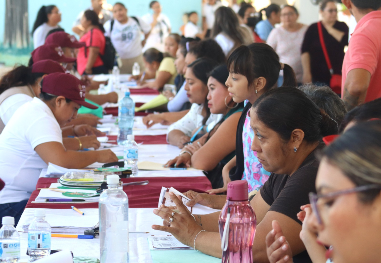 Estudiantes de secundaria podrán cobrar la beca Rita Cetina Estudiantes de secundaria podrán cobrar la beca Rita Cetina