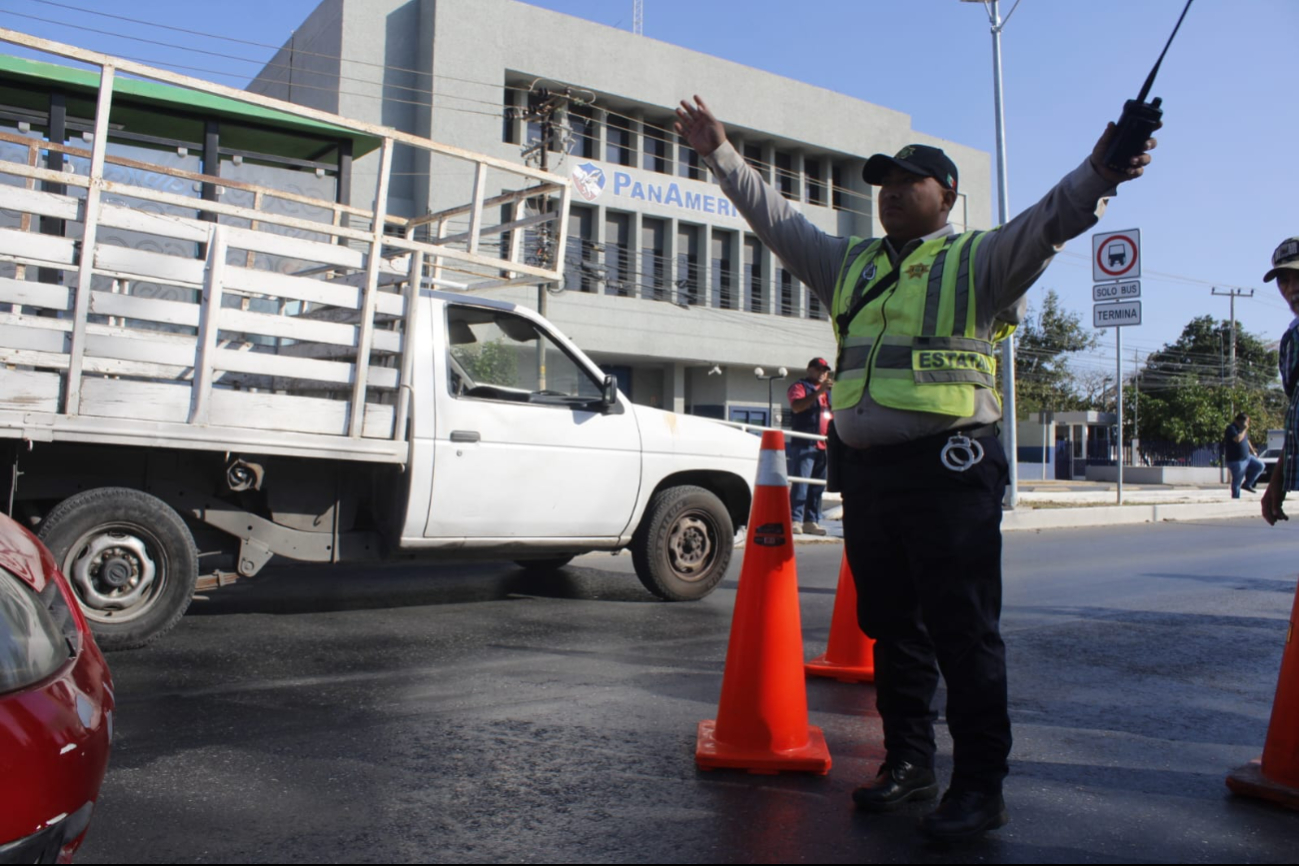 Bloqueo en la avenida Internacional de Mérida afecta a ocho rutas de Va  y Ven