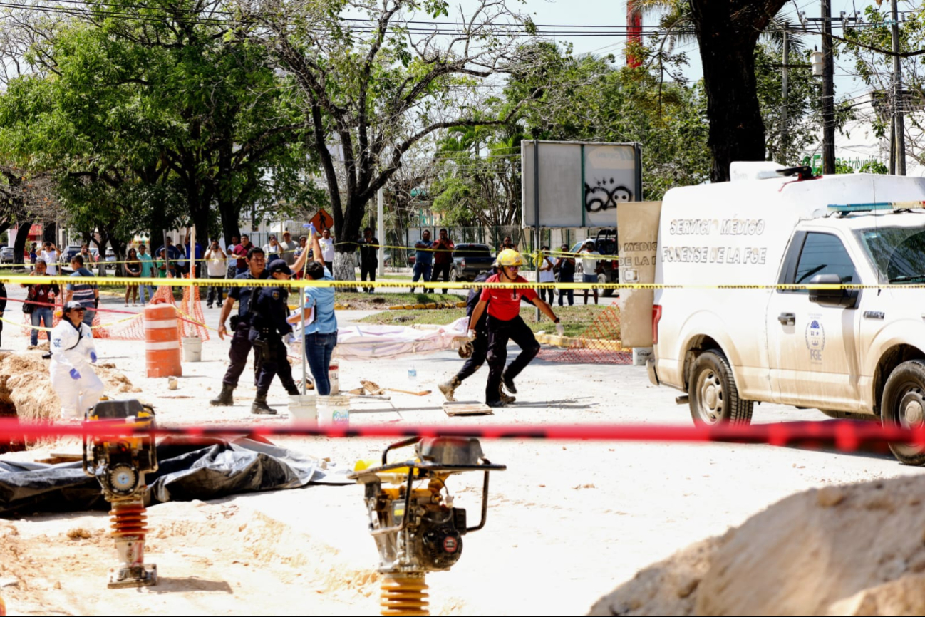 Los cuerpos de los trabajadores fueron trasladados a la SEMEFO. Los cuerpos de los trabajadores fueron trasladados a la SEMEFO.