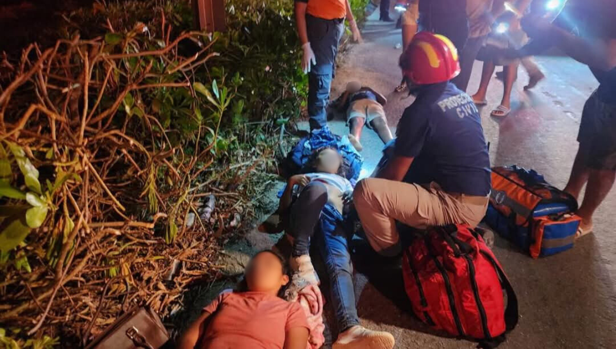 Los lesionados fueron atendidos por cuerpos de emergencia antes de ser trasladados a un hospital Los lesionados fueron atendidos por cuerpos de emergencia antes de ser trasladados a un hospital