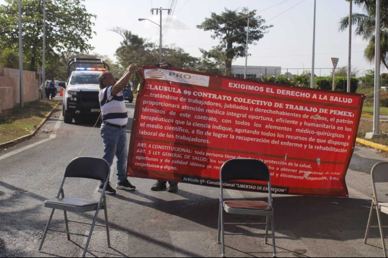 Los pensionados de PEMEX exigen atención médica Los pensionados de PEMEX exigen atención médica