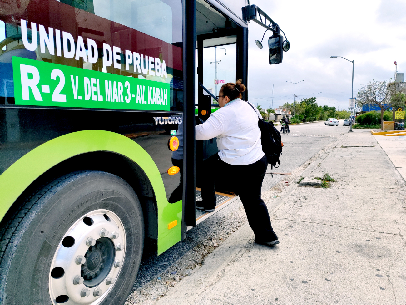 El autobús cuenta con un híbrido, similar al Va y Ven que opera en Mérida. El autobús cuenta con un híbrido, similar al Va y Ven que opera en Mérida.