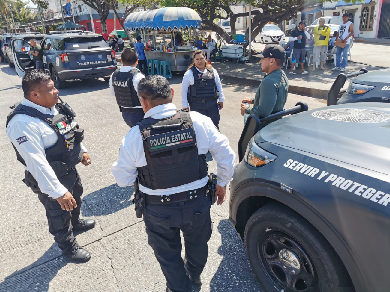 Detienen varios vehículos rotulados como patrullas de otro estado. Detienen varios vehículos rotulados como patrullas de otro estado.