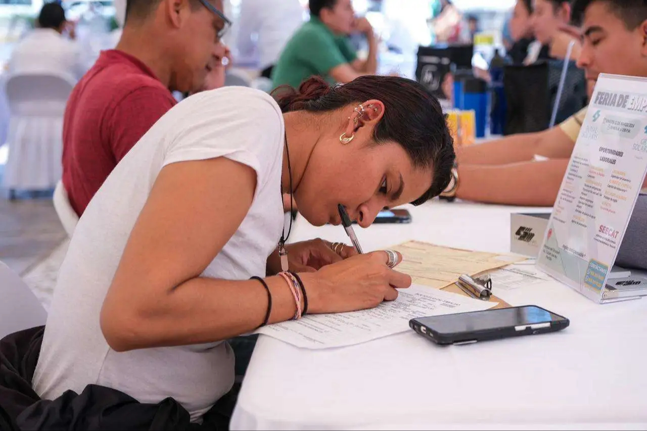El pre registro podrá realizarse en línea completando la información personal El pre registro podrá realizarse en línea completando la información personal