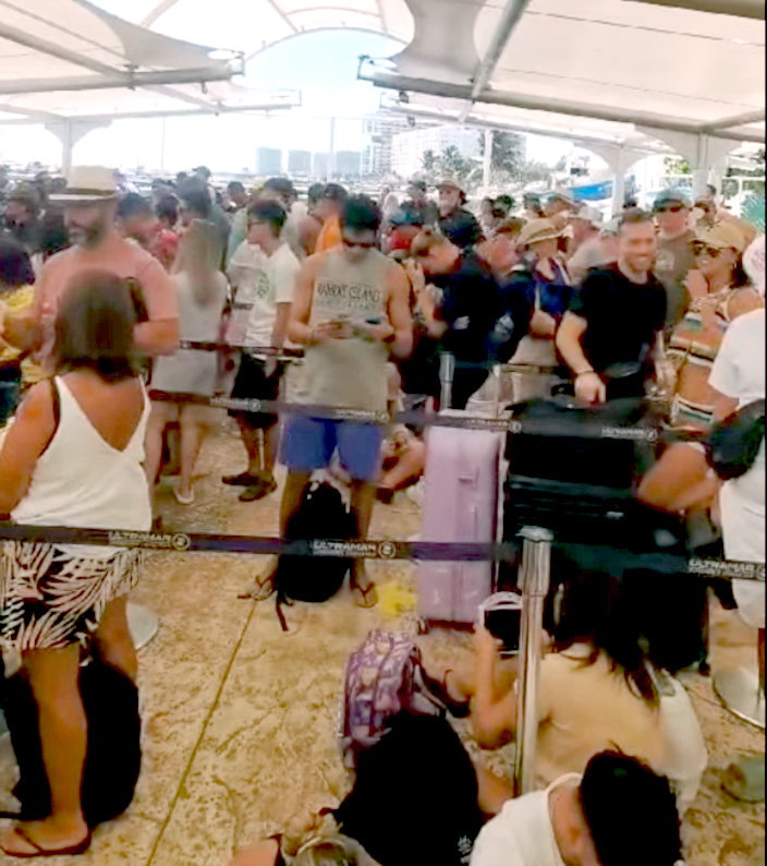 Casi dos horas después, los turistas pudieron partir Casi dos horas después, los turistas pudieron partir
