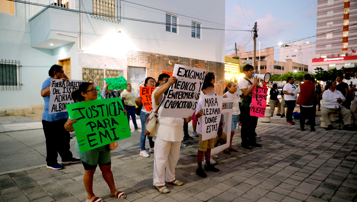 El padre reafirma que tiene pruebas de las malas prácticas en la atención a su hijo. La FGR investiga las acusaciones y pretende la inhabilitación de los responsables El padre reafirma que tiene pruebas de las malas prácticas en la atención a su hijo. La FGR investiga las acusaciones y pretende la inhabilitación de los responsables