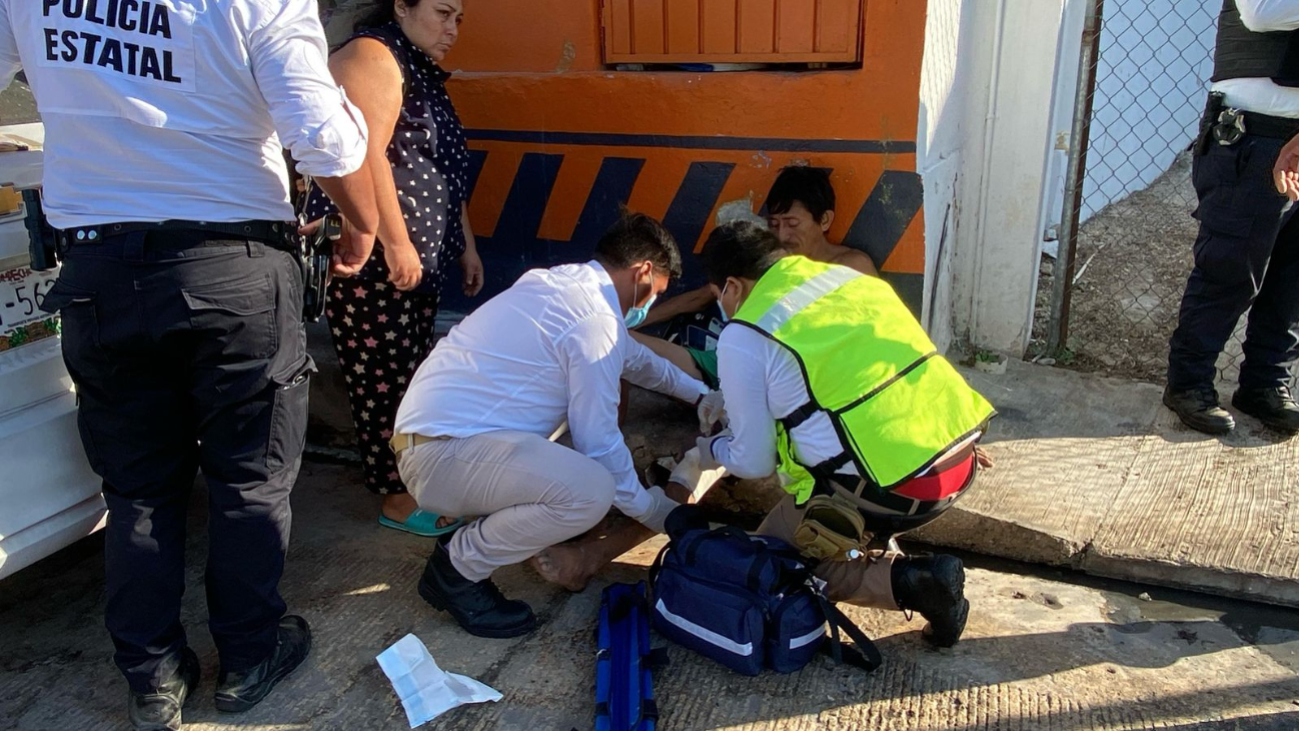 Familiares del accidentado acudieron al lugar como también autoridades y paramédicos Familiares del accidentado acudieron al lugar como también autoridades y paramédicos