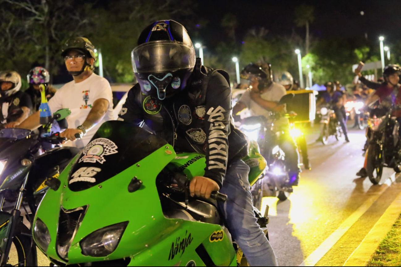 Motociclistas realizan mega rodada contra la “Ley Chaleco” Motociclistas realizan mega rodada contra la “Ley Chaleco”