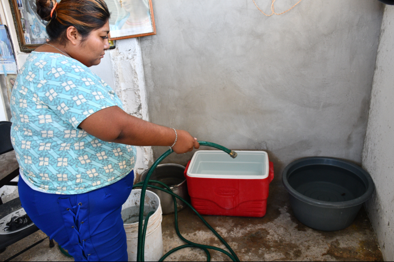 No tenemos una infraestructura sólida para almacenar agua en las casas. No tenemos una infraestructura sólida para almacenar agua en las casas.