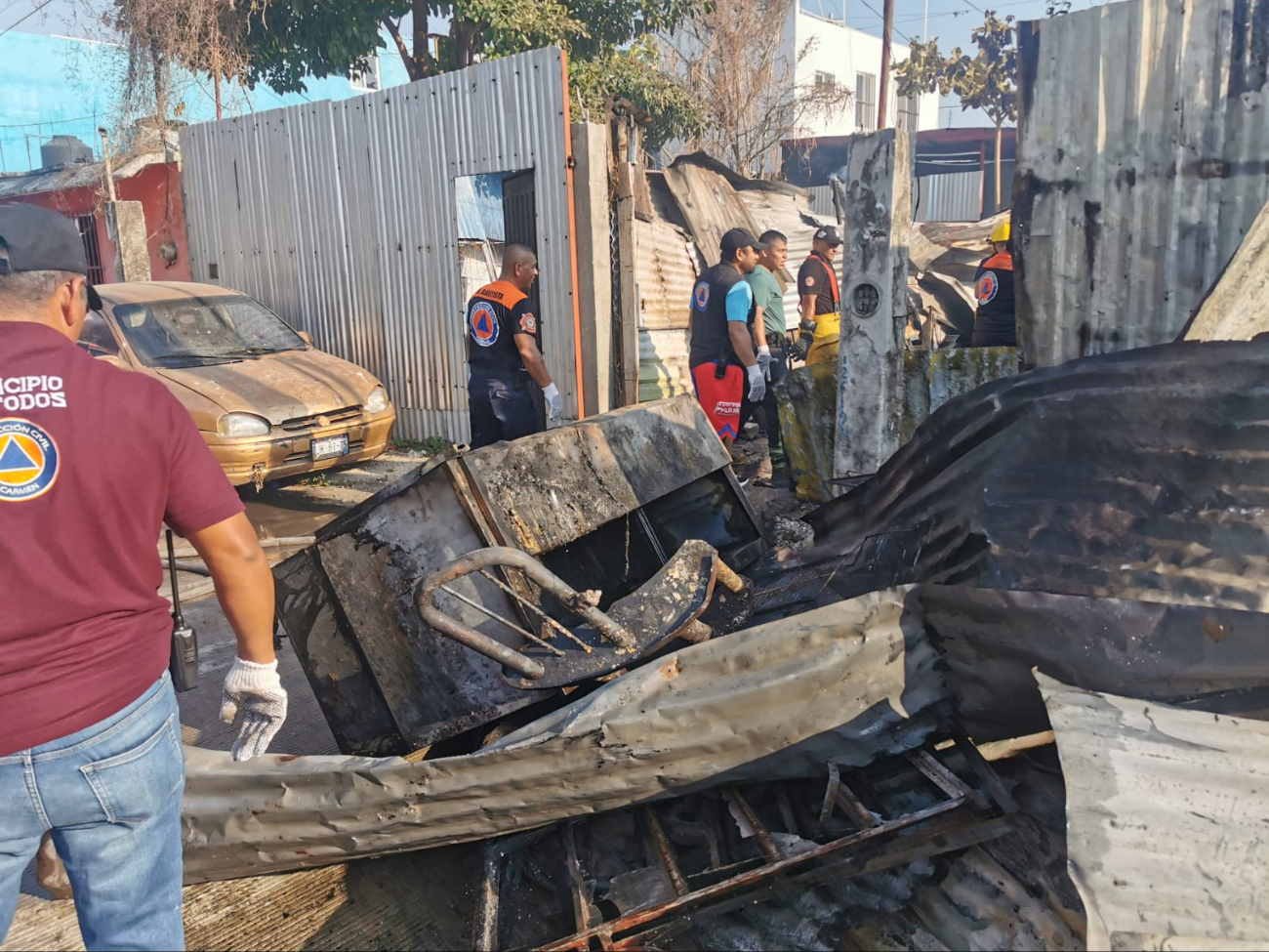 Hombre se salva de morir en un incendio en Ciudad del Carmen; sus vecinos lo salvaron