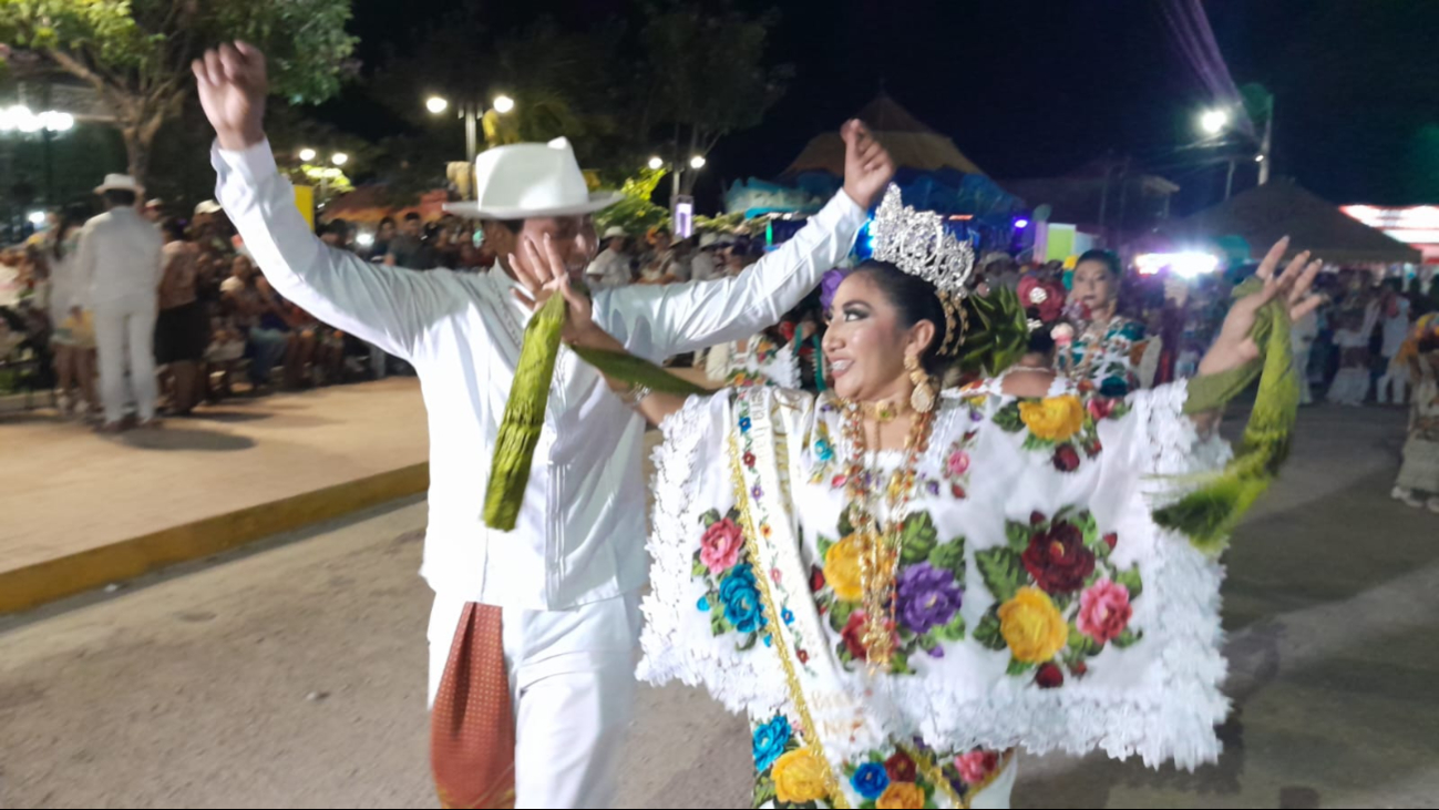Los habitantes de Dzitnup lucen trajes típicos y celebran con música de las orquestas “Ha Canul” y “Noh Beh”. Los habitantes de Dzitnup lucen trajes típicos y celebran con música de las orquestas “Ha Canul” y “Noh Beh”.