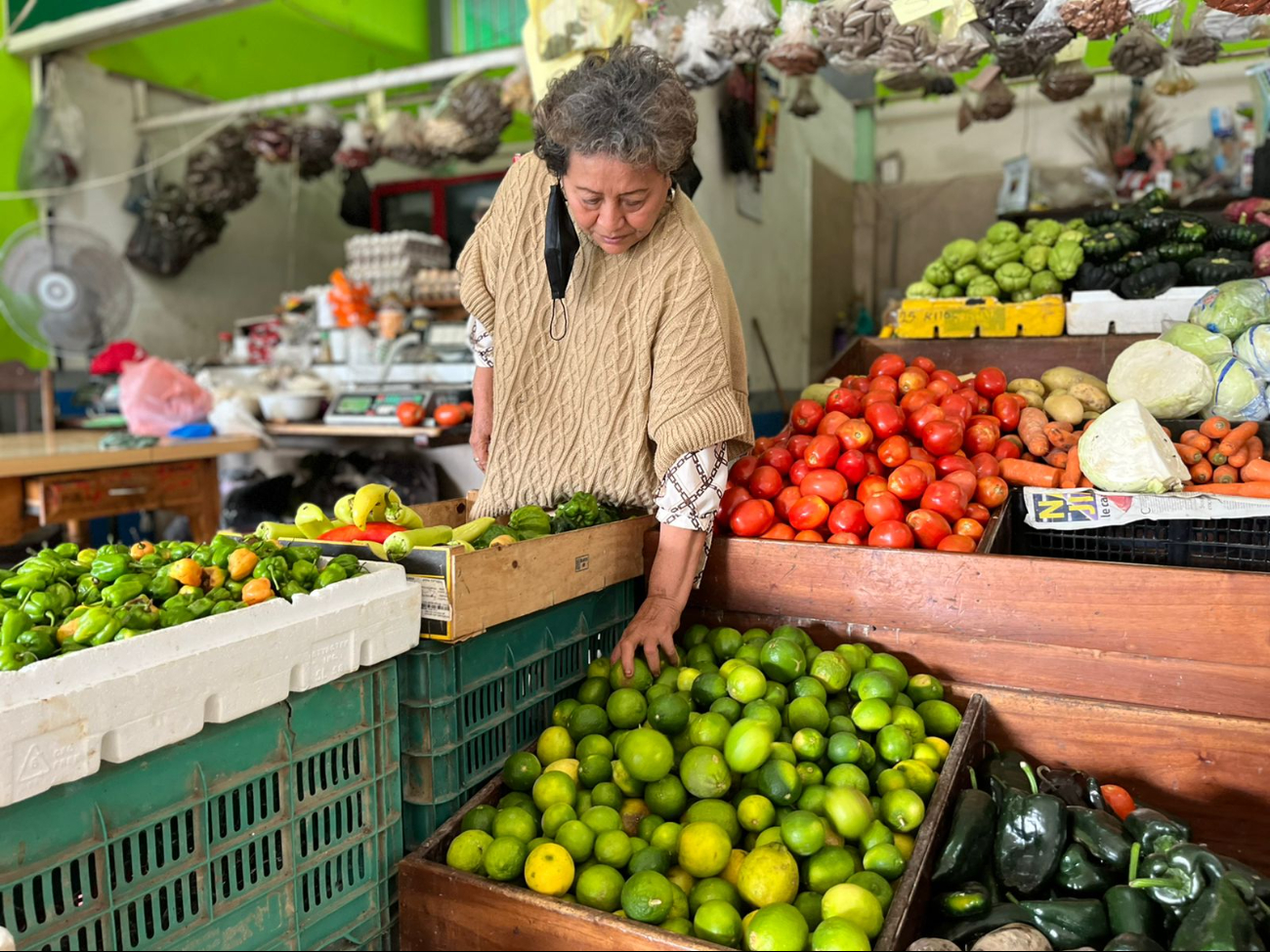 Naranjas agrias pasaron de 8 a 10 pesos por tres unidades, y en el pasado llegaron a costar 20 pesos cada una. Naranjas agrias pasaron de 8 a 10 pesos por tres unidades, y en el pasado llegaron a costar 20 pesos cada una.