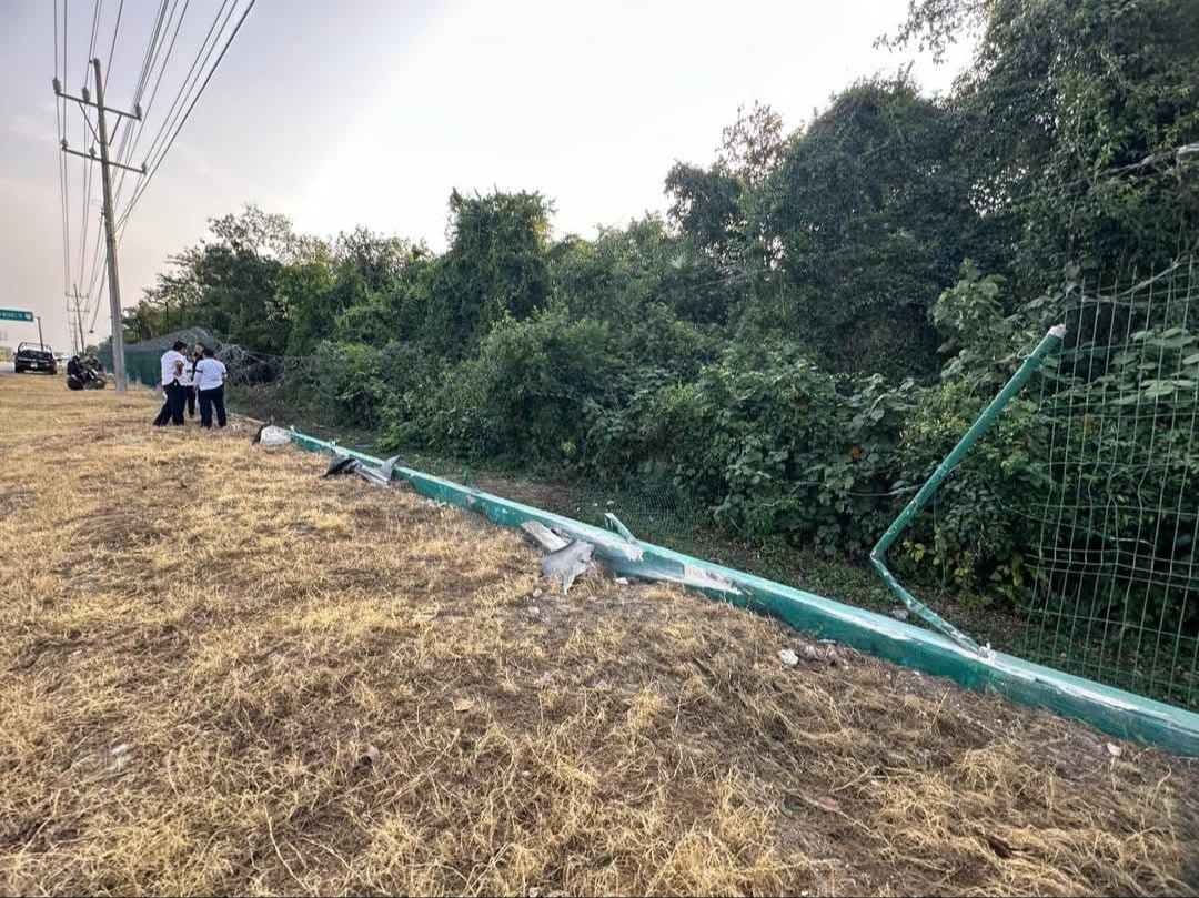 Conductora resulta herida tras chocar en la carretera federal 307 en Tulum