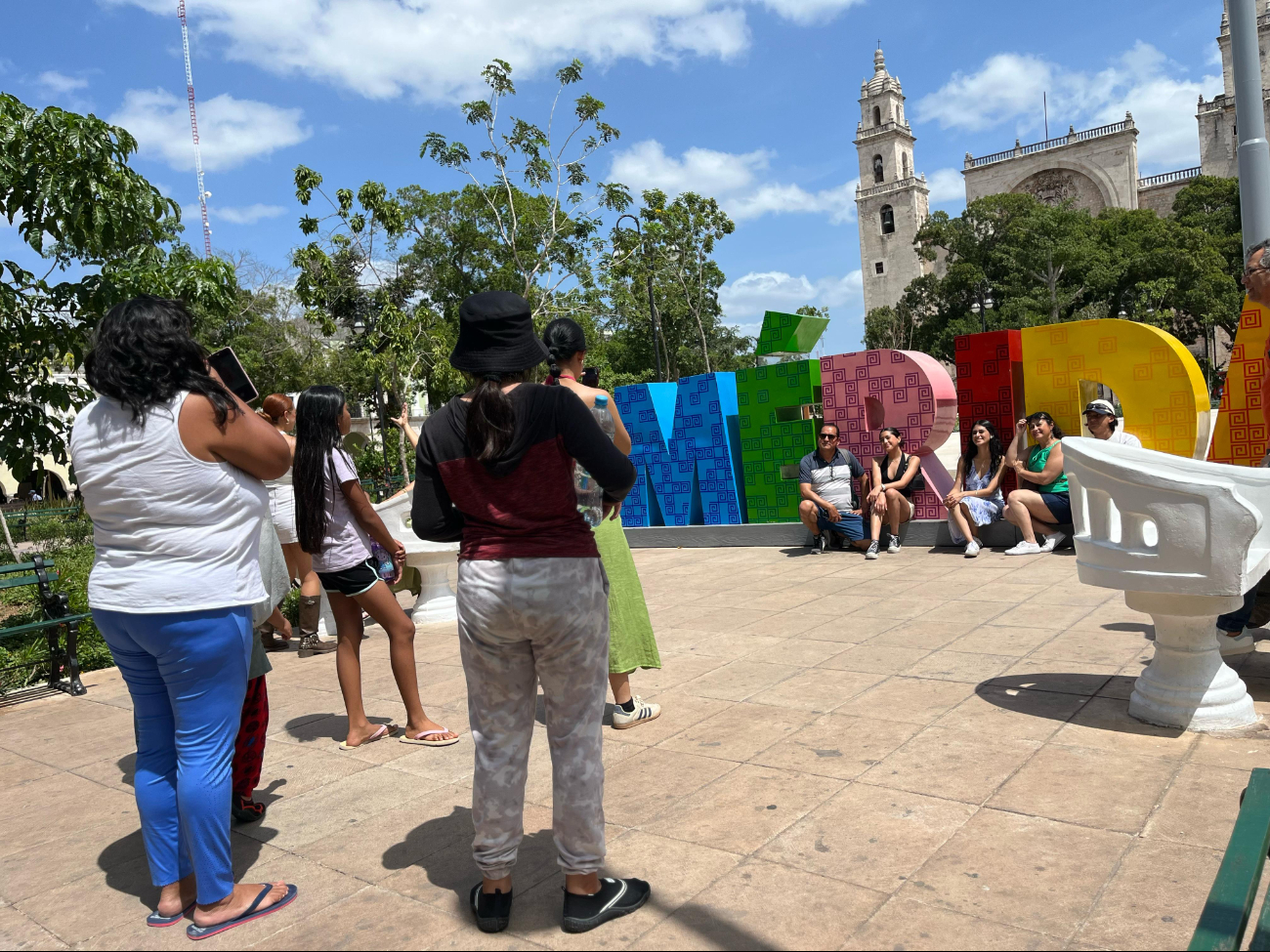 La Plaza Grande de Mérida concentra un gran número de visitantes este día inhábil La Plaza Grande de Mérida concentra un gran número de visitantes este día inhábil