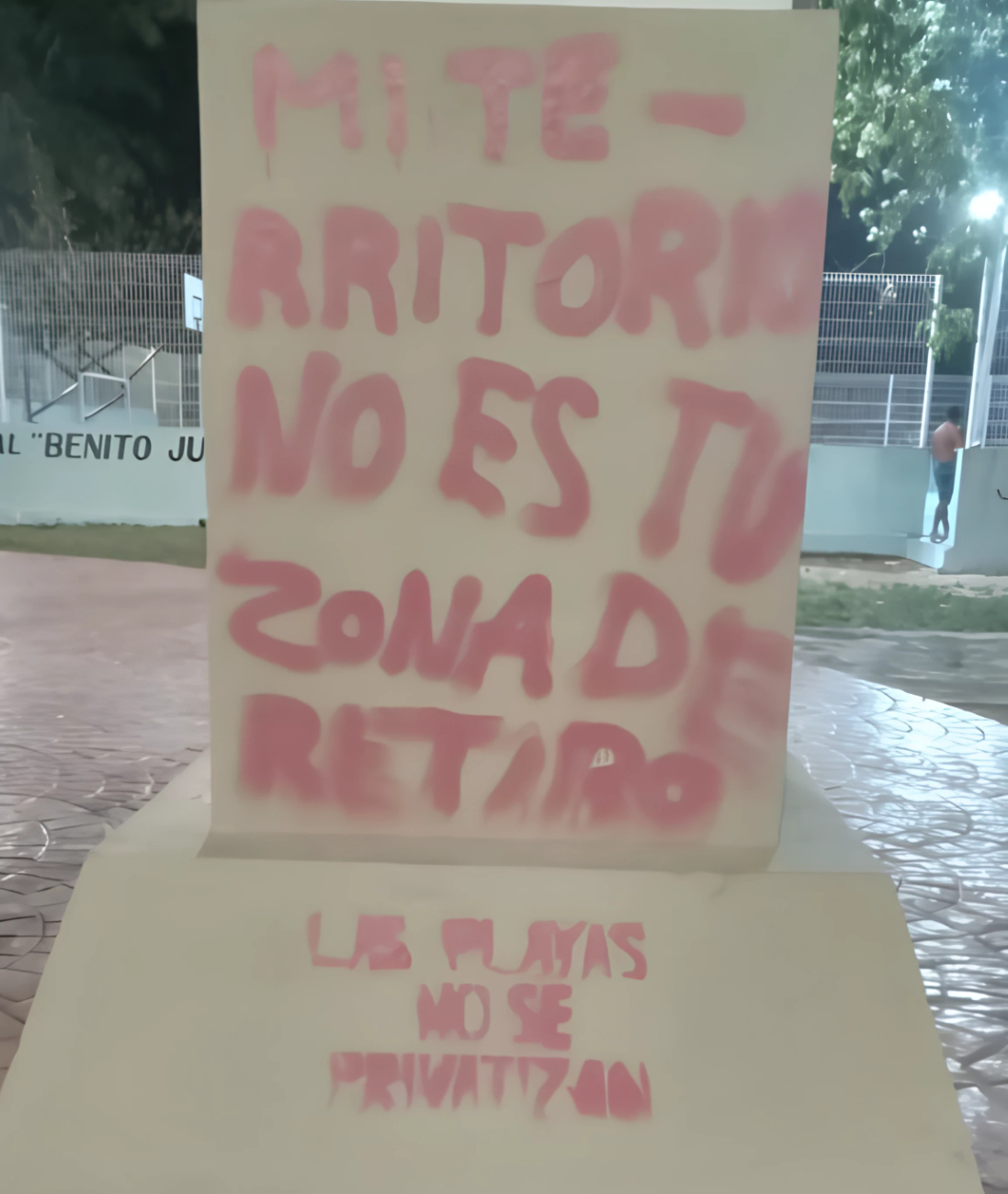 El busto a Benito Juárez fue vandalizado El busto a Benito Juárez fue vandalizado
