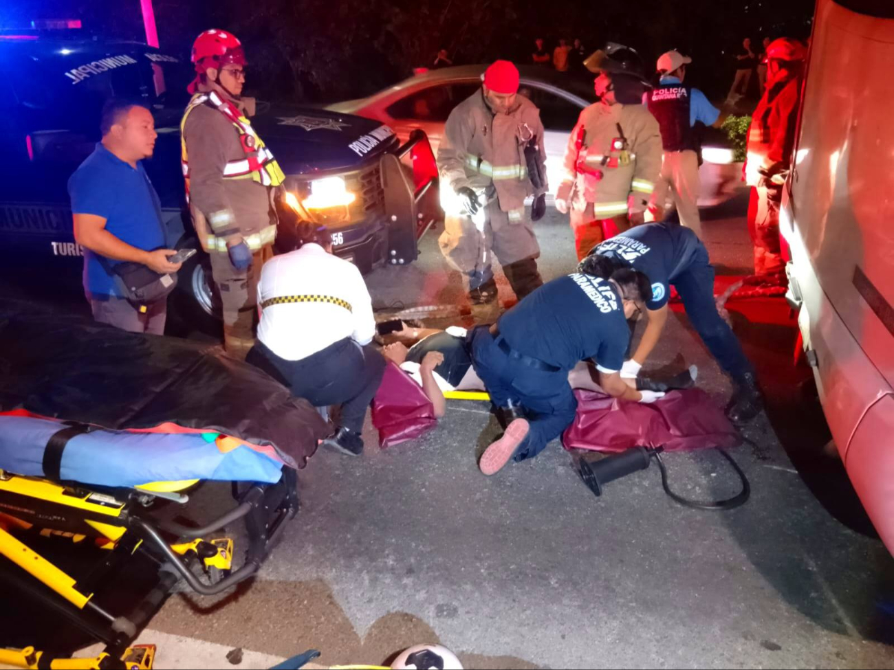 En un trabajo de esfuerzo, lograron remover al sujeto atrapado En un trabajo de esfuerzo, lograron remover al sujeto atrapado