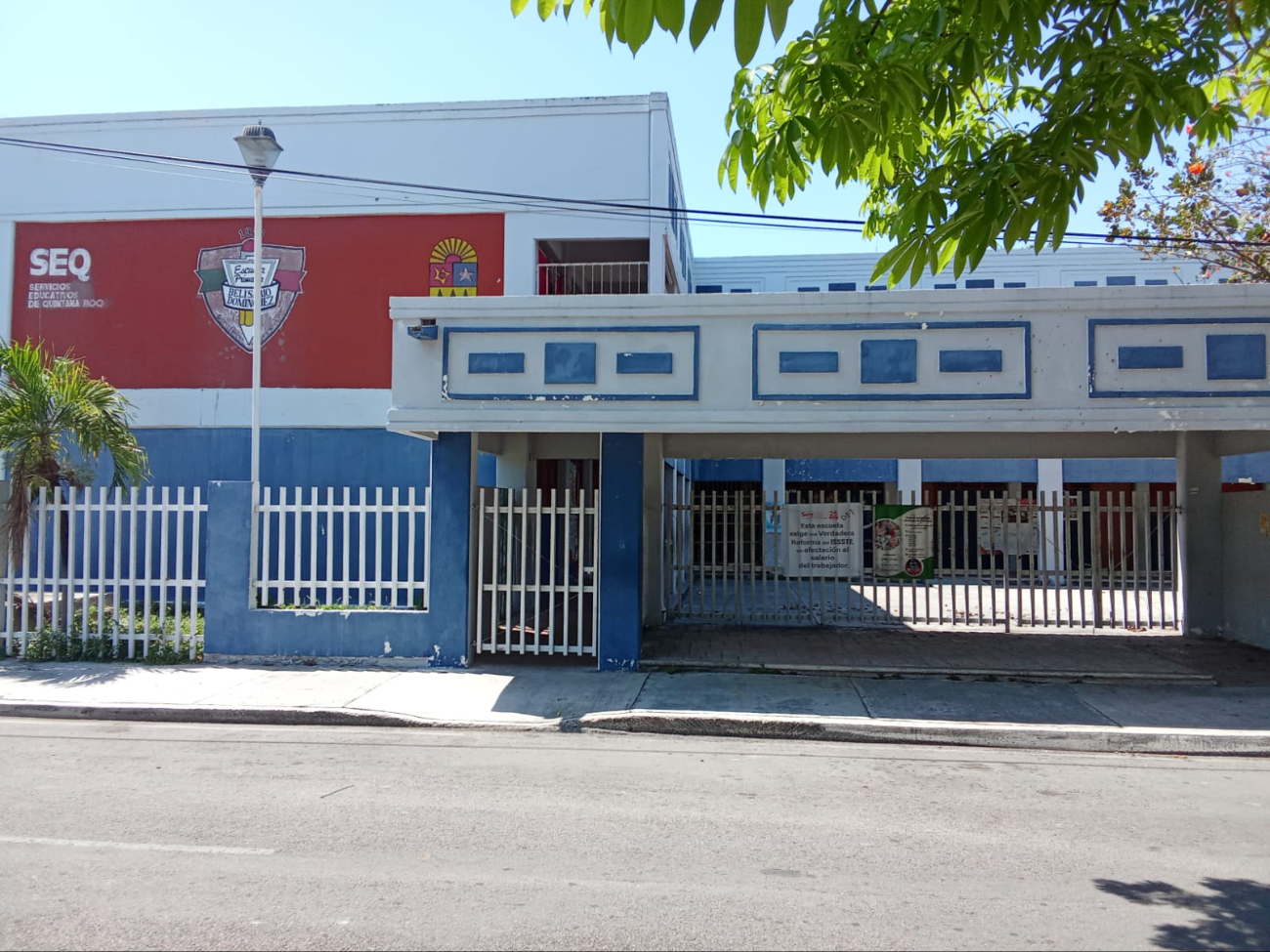 Los docentes continúan manifestando sus inconformidades con las autoridades. Los docentes continúan manifestando sus inconformidades con las autoridades.