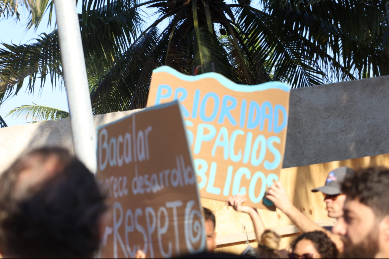Los bacalarenses esperan que el gobierno opte por mover la ubicación de la obra militar. Los bacalarenses esperan que el gobierno opte por mover la ubicación de la obra militar.