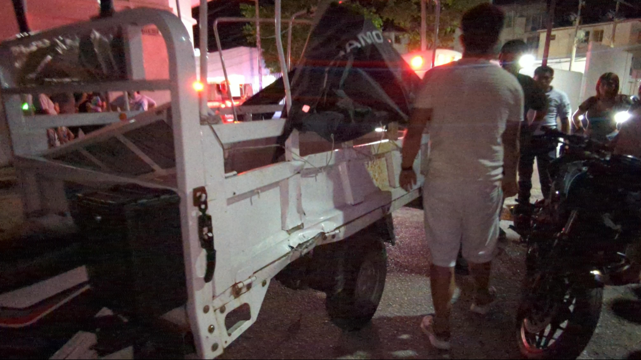 Choque entre motocicleta y motocarro deja dos lesionados Choque entre motocicleta y motocarro deja dos lesionados