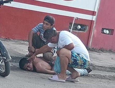 Ciudadanos buscaron justicia propia ante ladrón. Ciudadanos buscaron justicia propia ante ladrón.