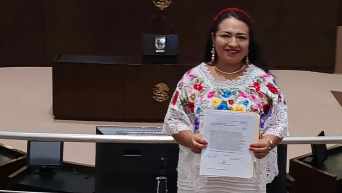 La maestra indigenista Mariela Pech presentó su queja ante el Congreso del Estado de Yucatán La maestra indigenista Mariela Pech presentó su queja ante el Congreso del Estado de Yucatán