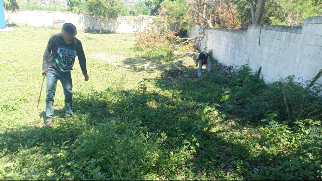   Ponen a “chapear” a dos hombres detenidos por robo en Tixkokob  