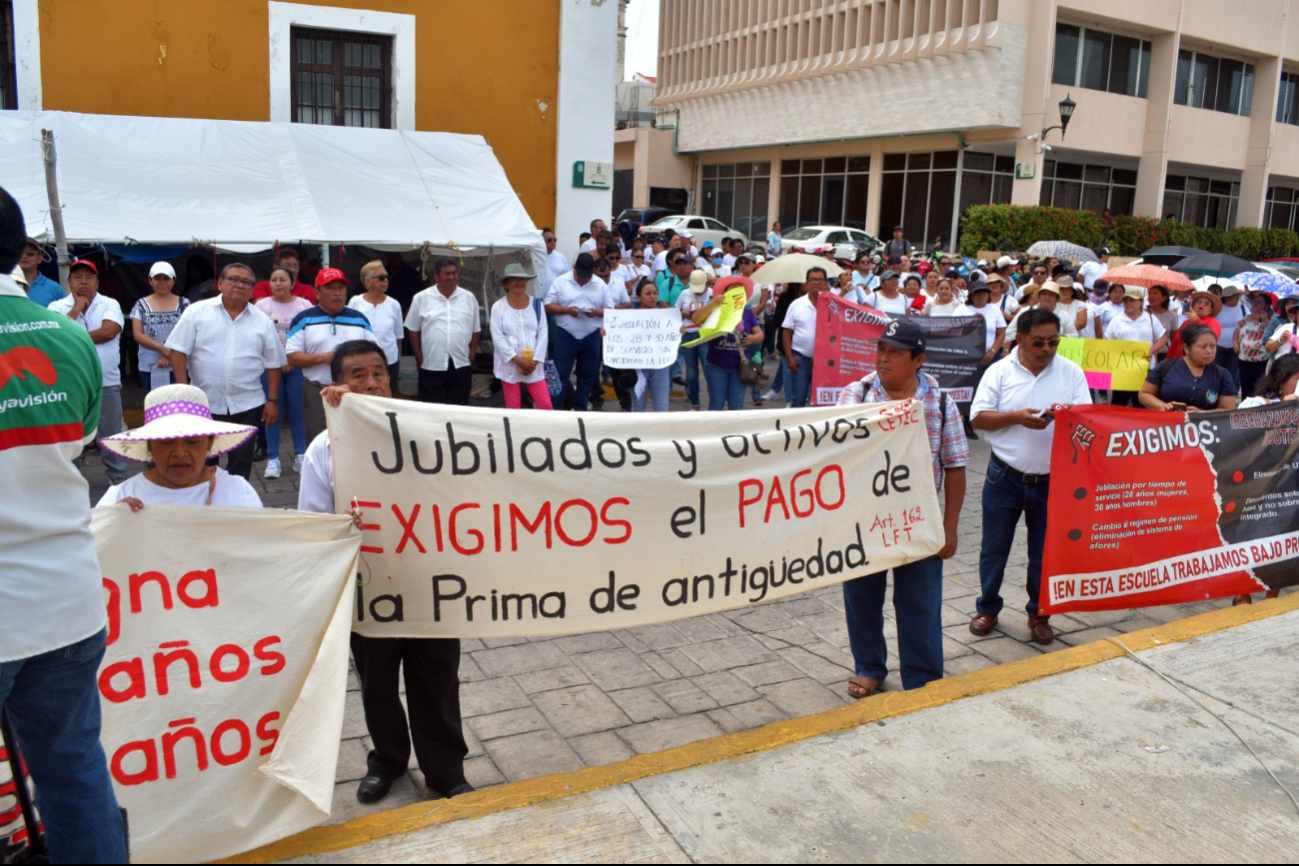 Maestros Campechanos Luchan Contra Reformas y por Derechos Laborales Maestros Campechanos Luchan Contra Reformas y por Derechos Laborales