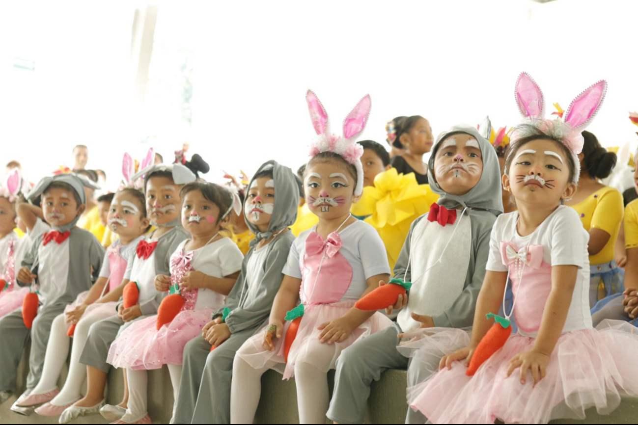 Alumnos de la David Vivas Romero presentaron bailables.