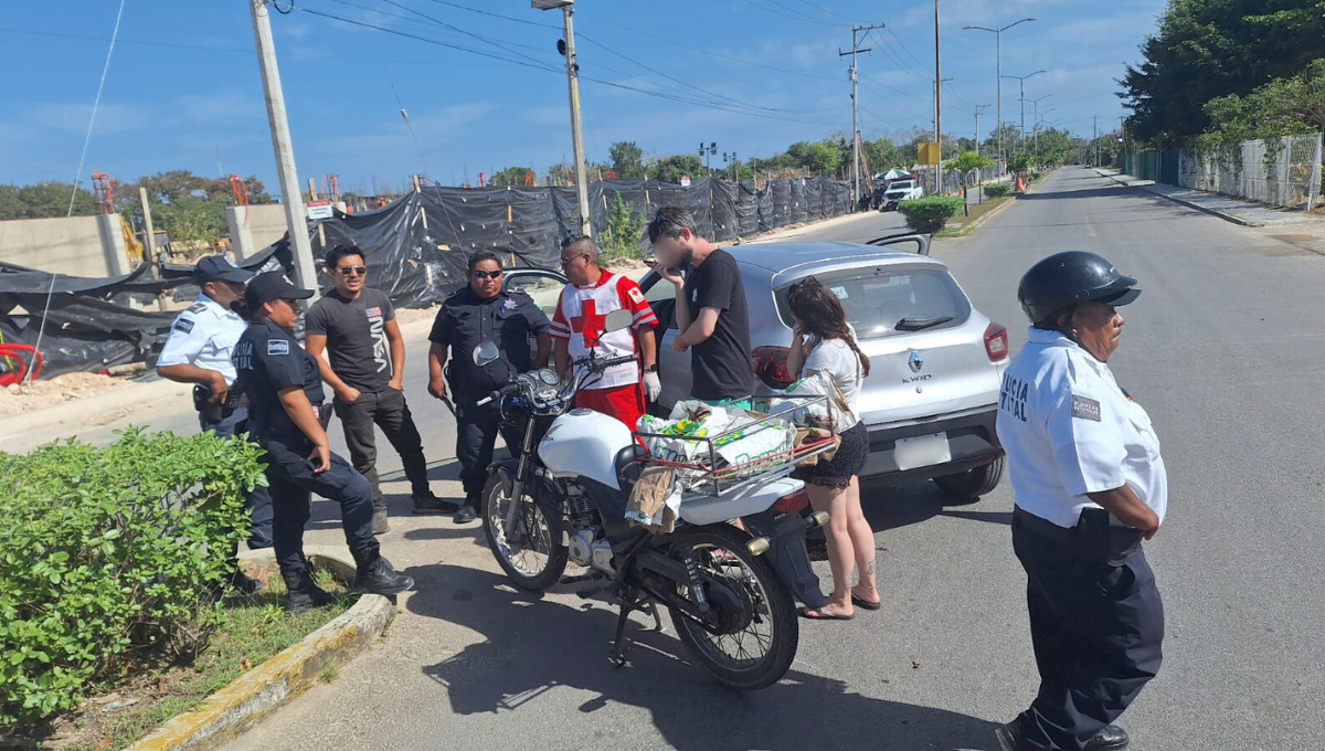 Autoridades llegaron al lugar del accidente para el deslinde de responsabilidades Autoridades llegaron al lugar del accidente para el deslinde de responsabilidades