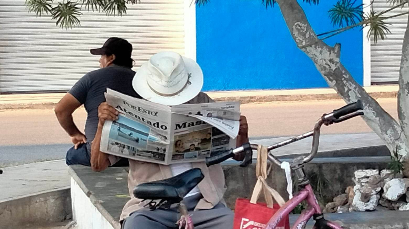 En Acanceh, los pobladores madrugan para alcanzar la edición del día. En Acanceh, los pobladores madrugan para alcanzar la edición del día.