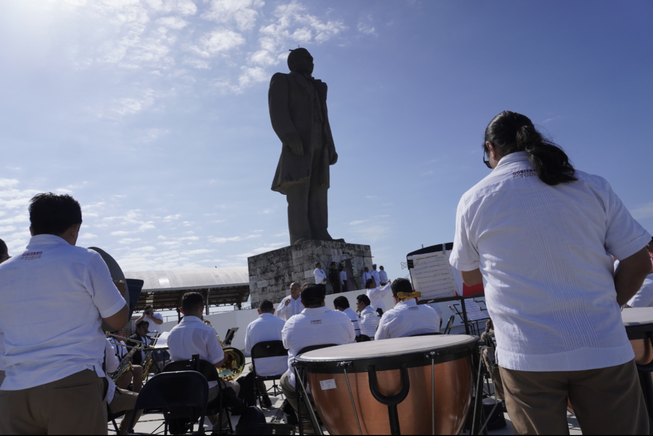 La ceremonia se realizó frente al monumento a Benito Juárez La ceremonia se realizó frente al monumento a Benito Juárez